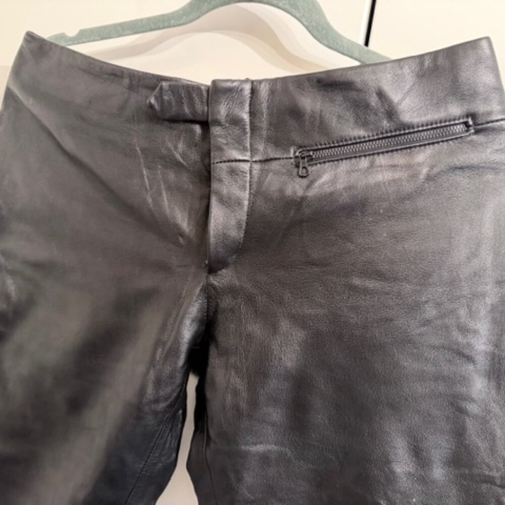 [2 f 90] A pair of leather pants by Identify, made in Canada, black, size 8